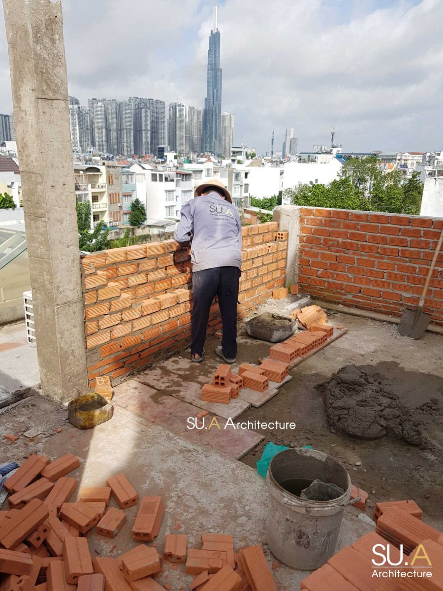 ​Hình ảnh thi công xây tường tầng mái