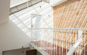 GIẢI PHÁP THÔNG GIÓ ĐÓN NẮNG NHỜ VẺ ĐẸP MÊ ĐẮM CỦA GẠCH | SU.A DESIGN ARCHITECTURE 